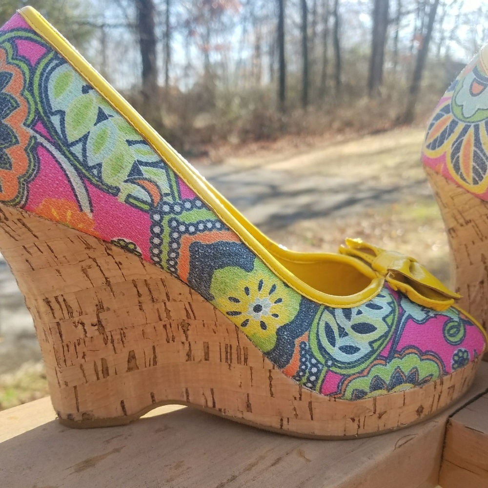 Adorable wedges size 9.5